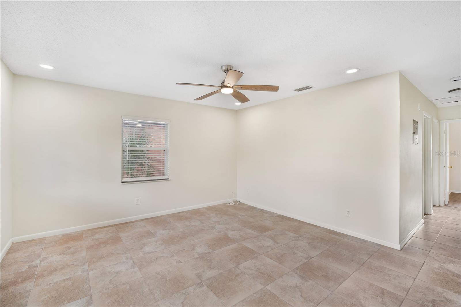 Image 5 of 9 For 4008 Laurel Street