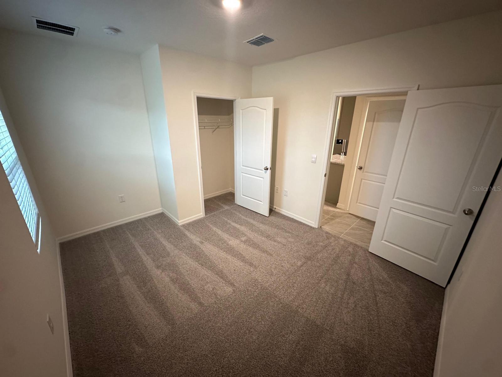 Image 6 of 11 For 687 Park Place Boulevard