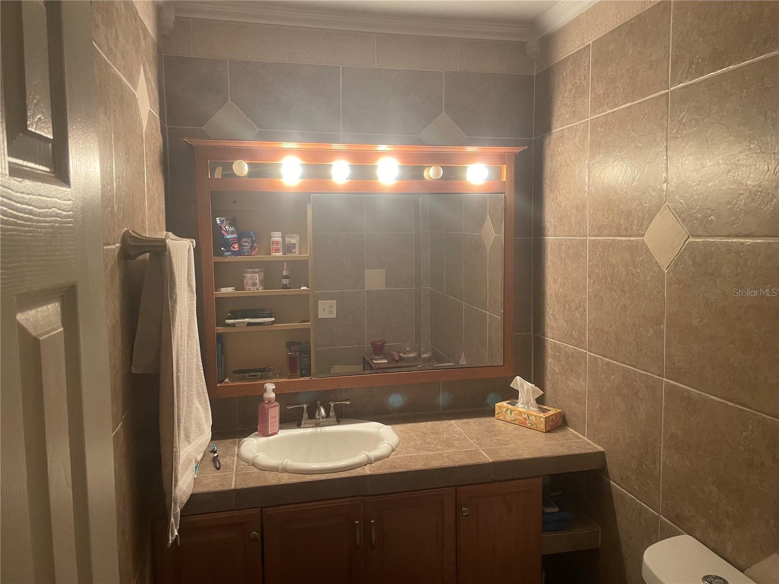 Image 12 of 35 For 2133 43rd Avenue N