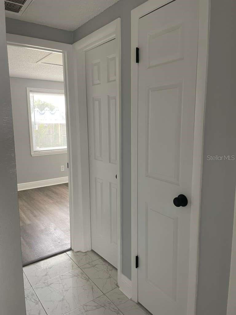 Image 11 of 27 For 10106 Royal Acres Court