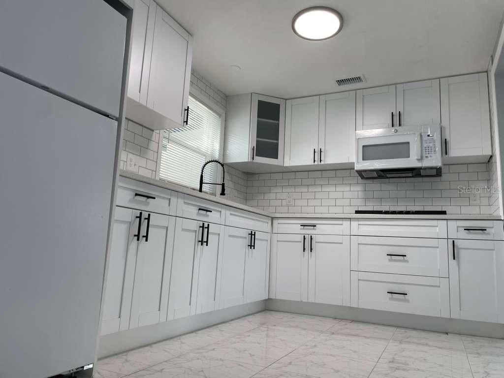 Image 13 of 27 For 10106 Royal Acres Court