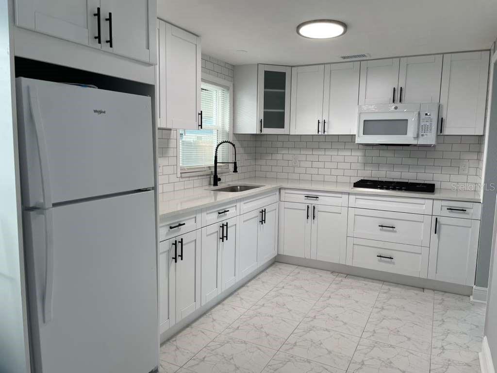 Image 14 of 27 For 10106 Royal Acres Court