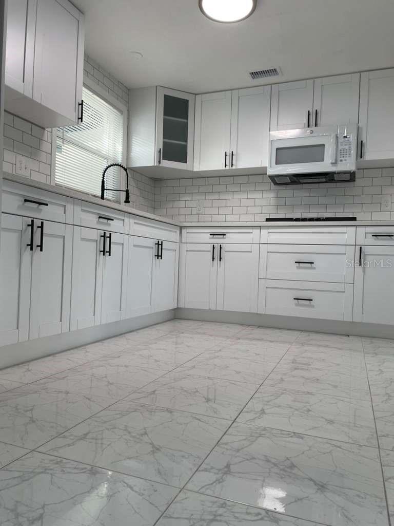 Image 16 of 27 For 10106 Royal Acres Court