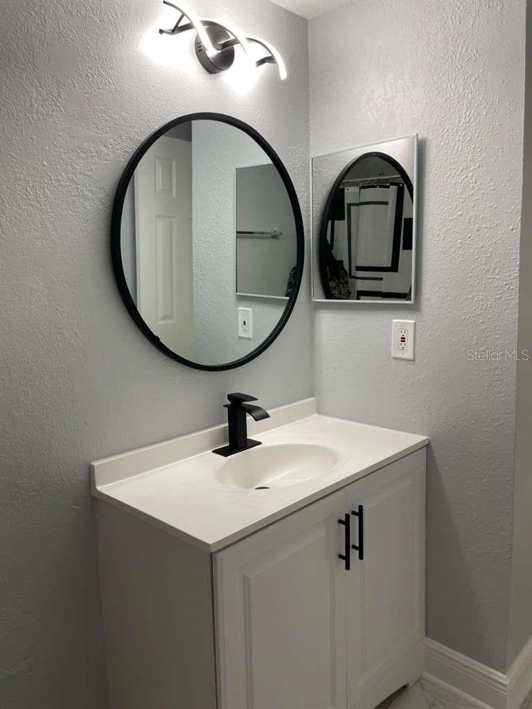 Image 20 of 27 For 10106 Royal Acres Court