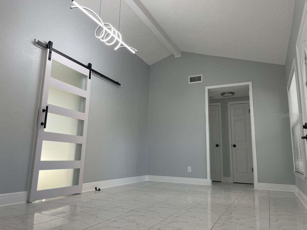 Image 4 of 27 For 10106 Royal Acres Court