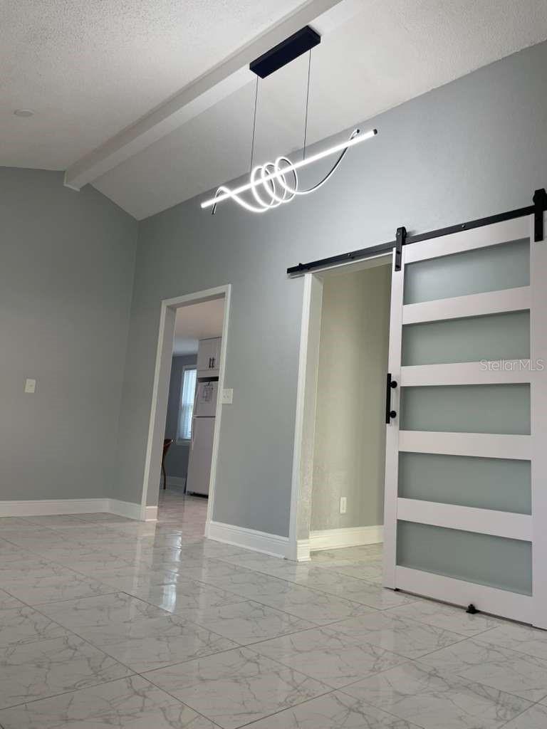 Image 6 of 27 For 10106 Royal Acres Court