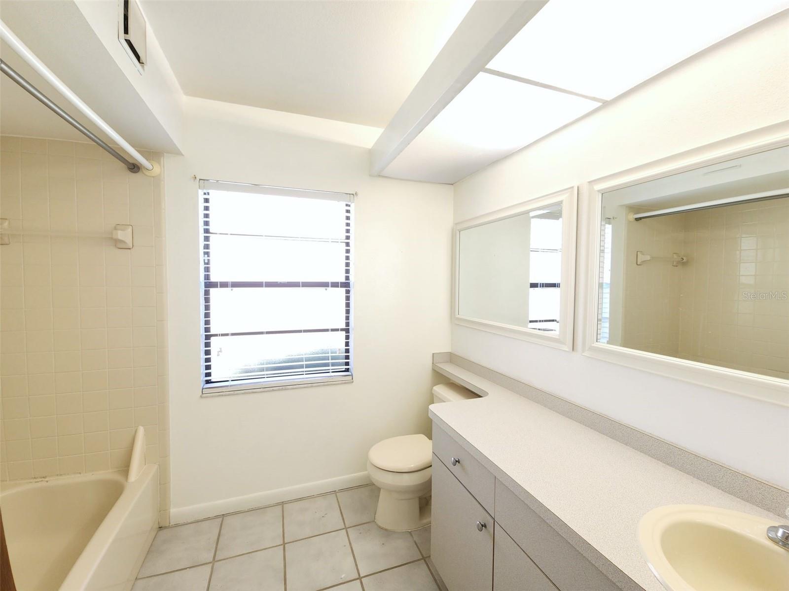 Image 14 of 24 For 1328 Corner Oaks Drive