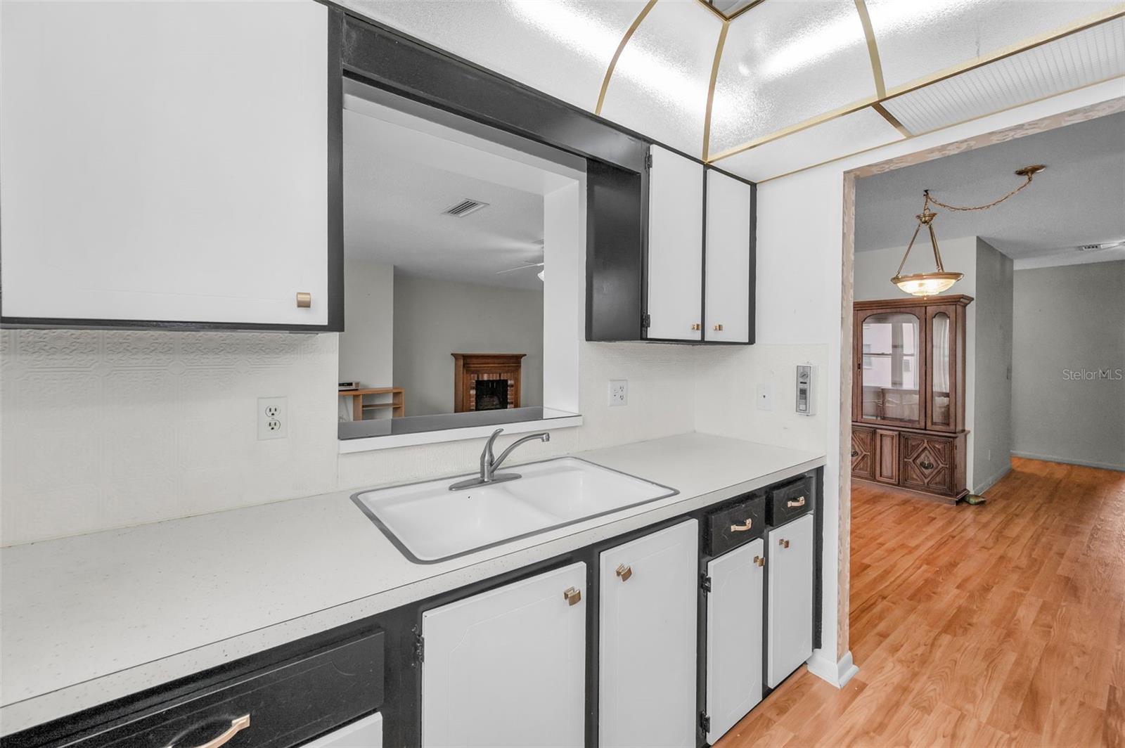 Image 27 of 84 For 5501 80th Street N 405