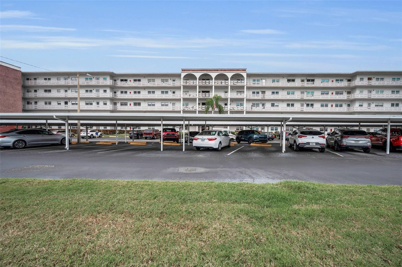 Image 4 of 84 For 5501 80th Street N 405