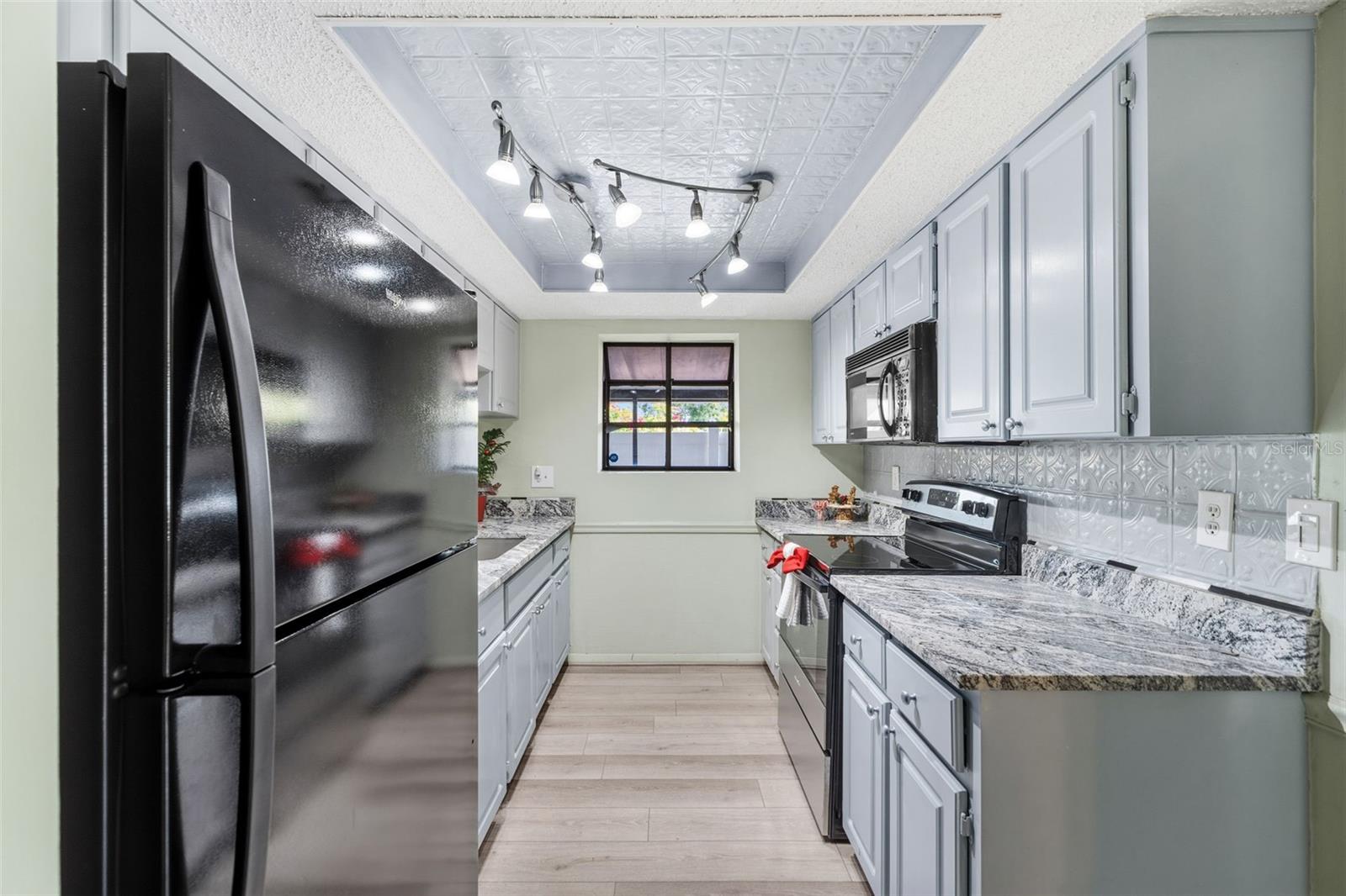 Image 12 of 48 For 10187 122nd Avenue