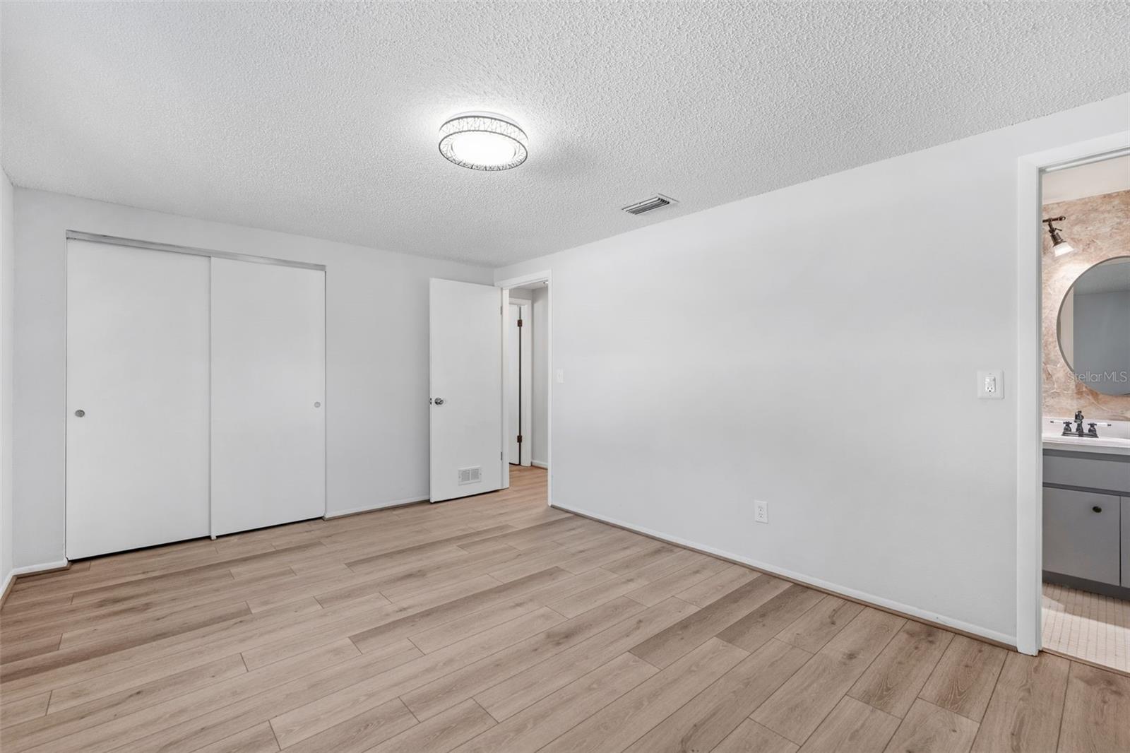 Image 21 of 48 For 10187 122nd Avenue