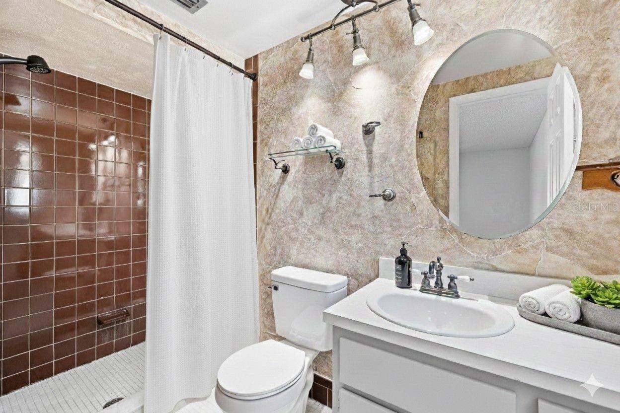 Image 23 of 48 For 10187 122nd Avenue