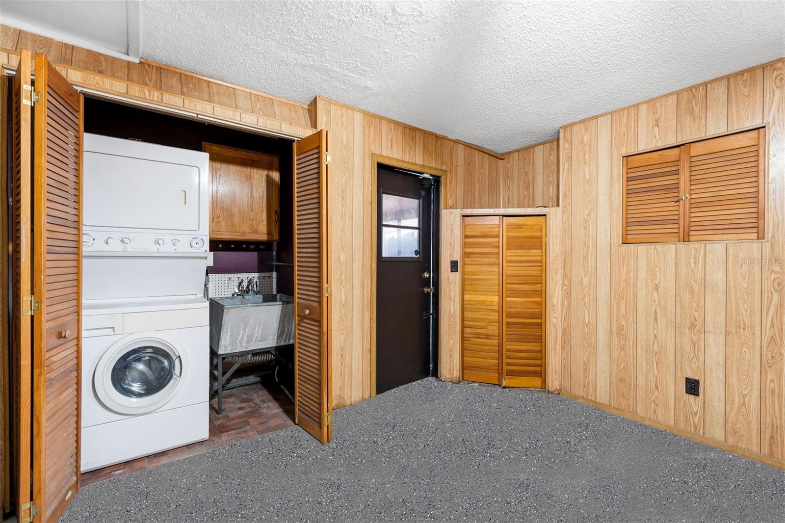 Image 37 of 48 For 10187 122nd Avenue