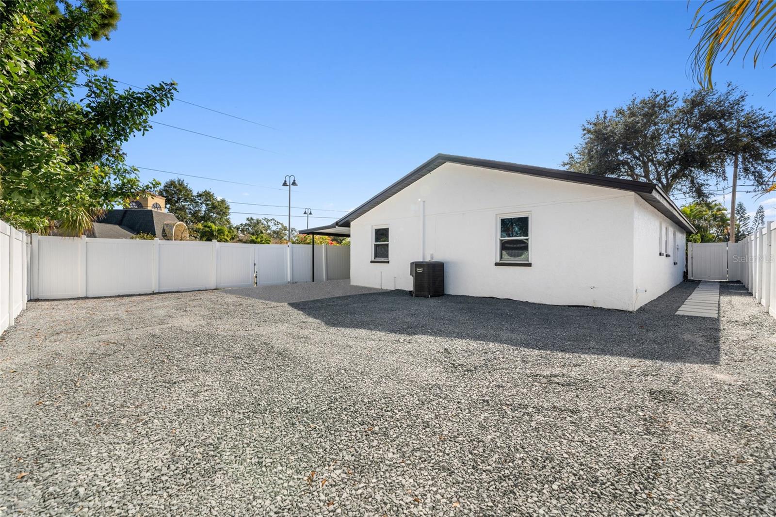 Image 40 of 48 For 10187 122nd Avenue