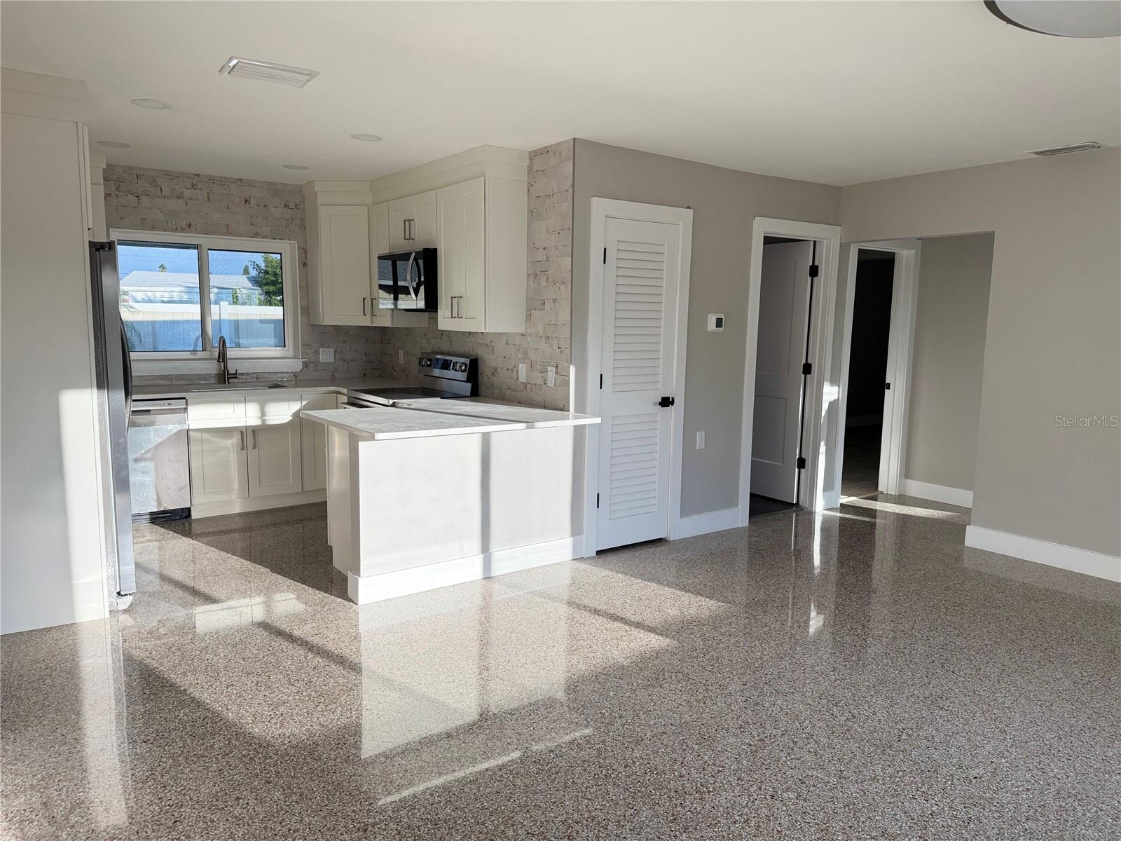 Image 2 of 17 For 745 Sunset Cove