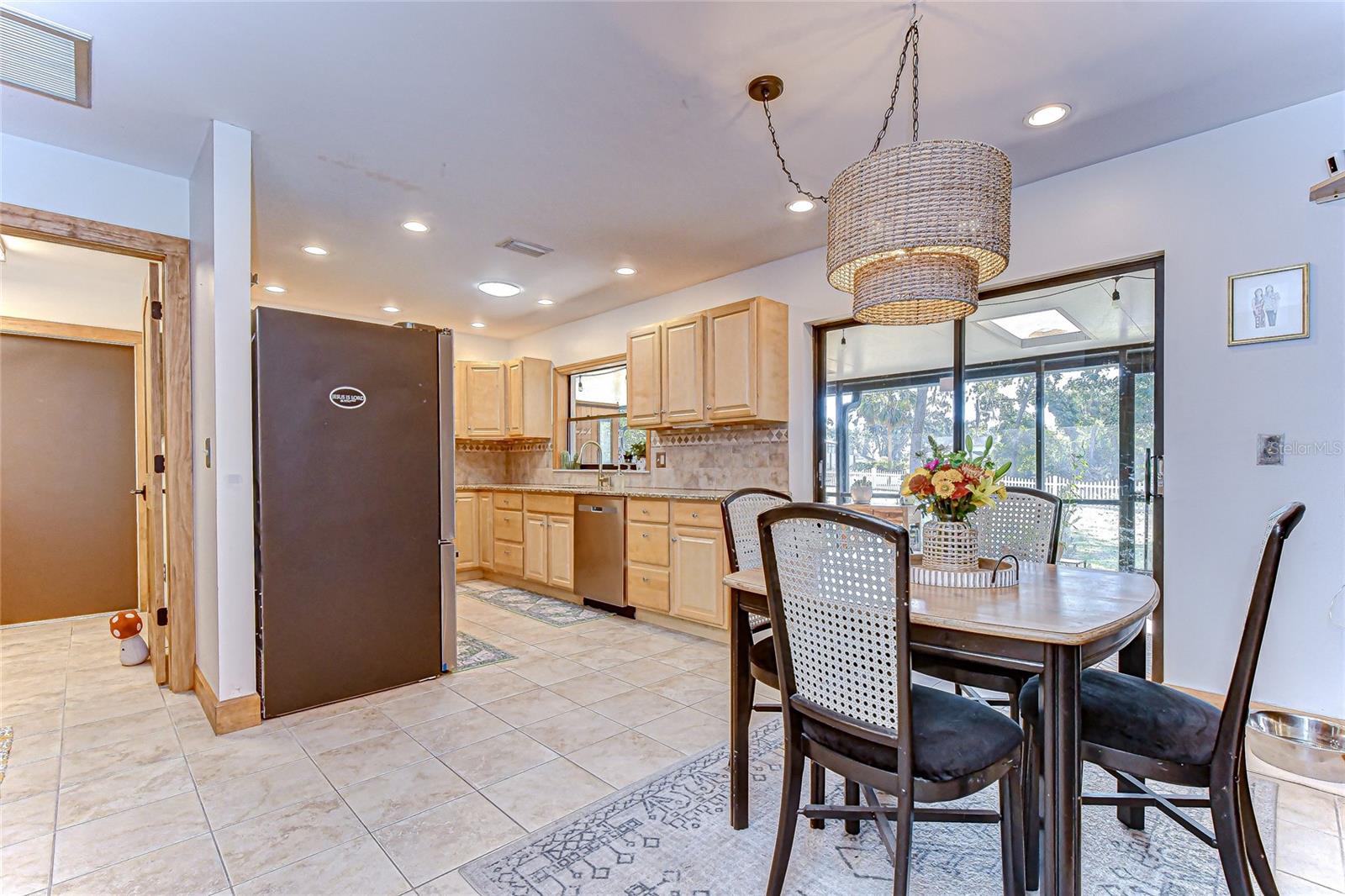 Listing photo id 8 for 4705 Fernstone Court