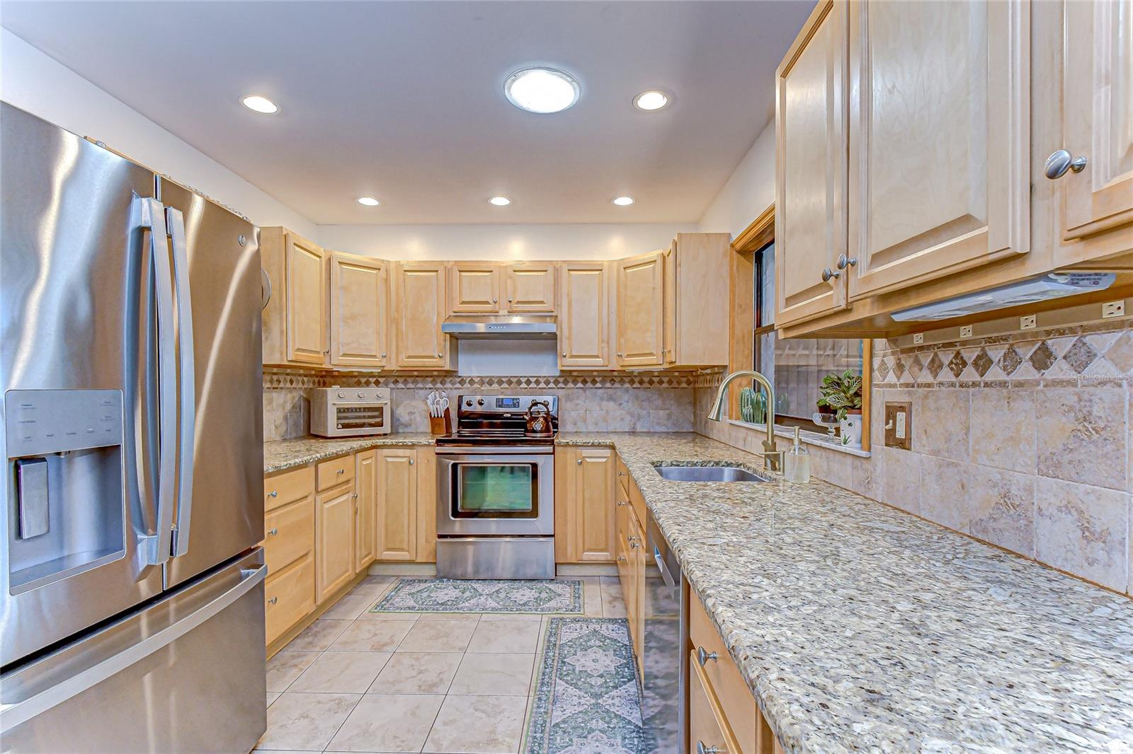 Listing photo id 9 for 4705 Fernstone Court