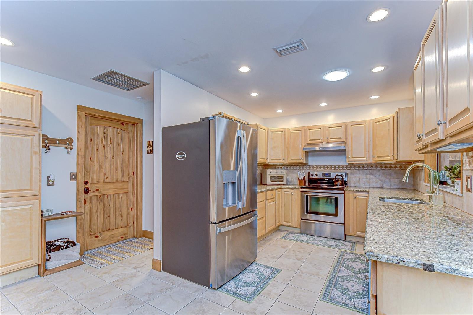 Listing photo id 10 for 4705 Fernstone Court