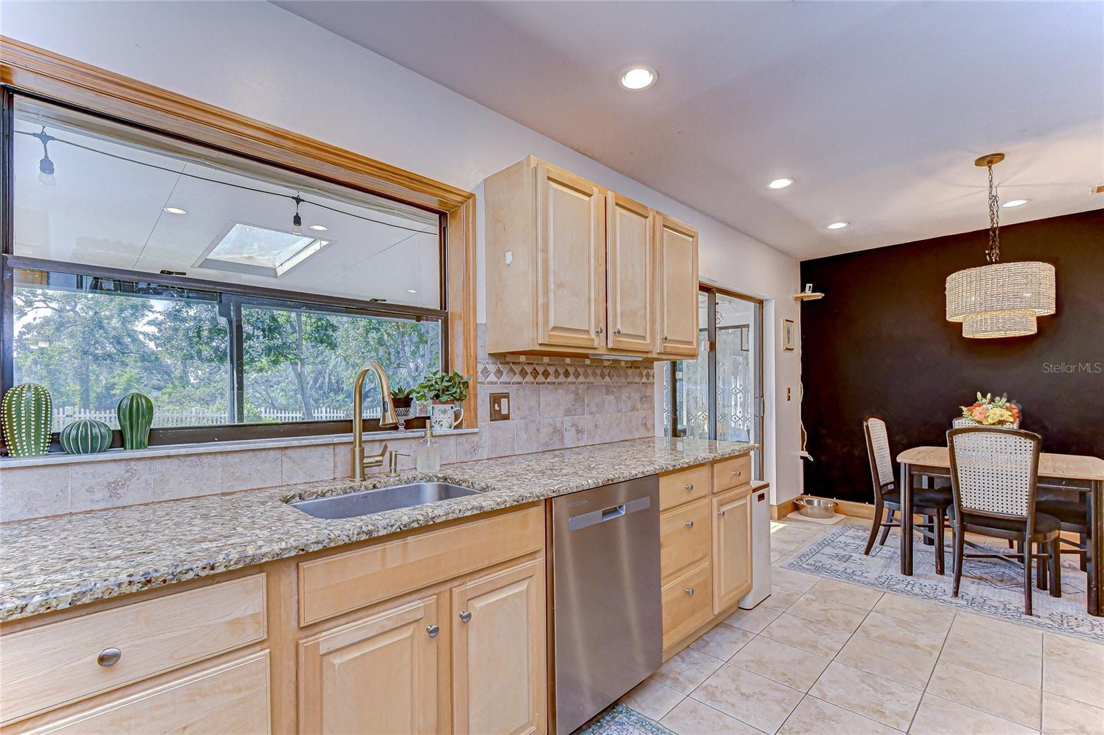 Listing photo id 11 for 4705 Fernstone Court