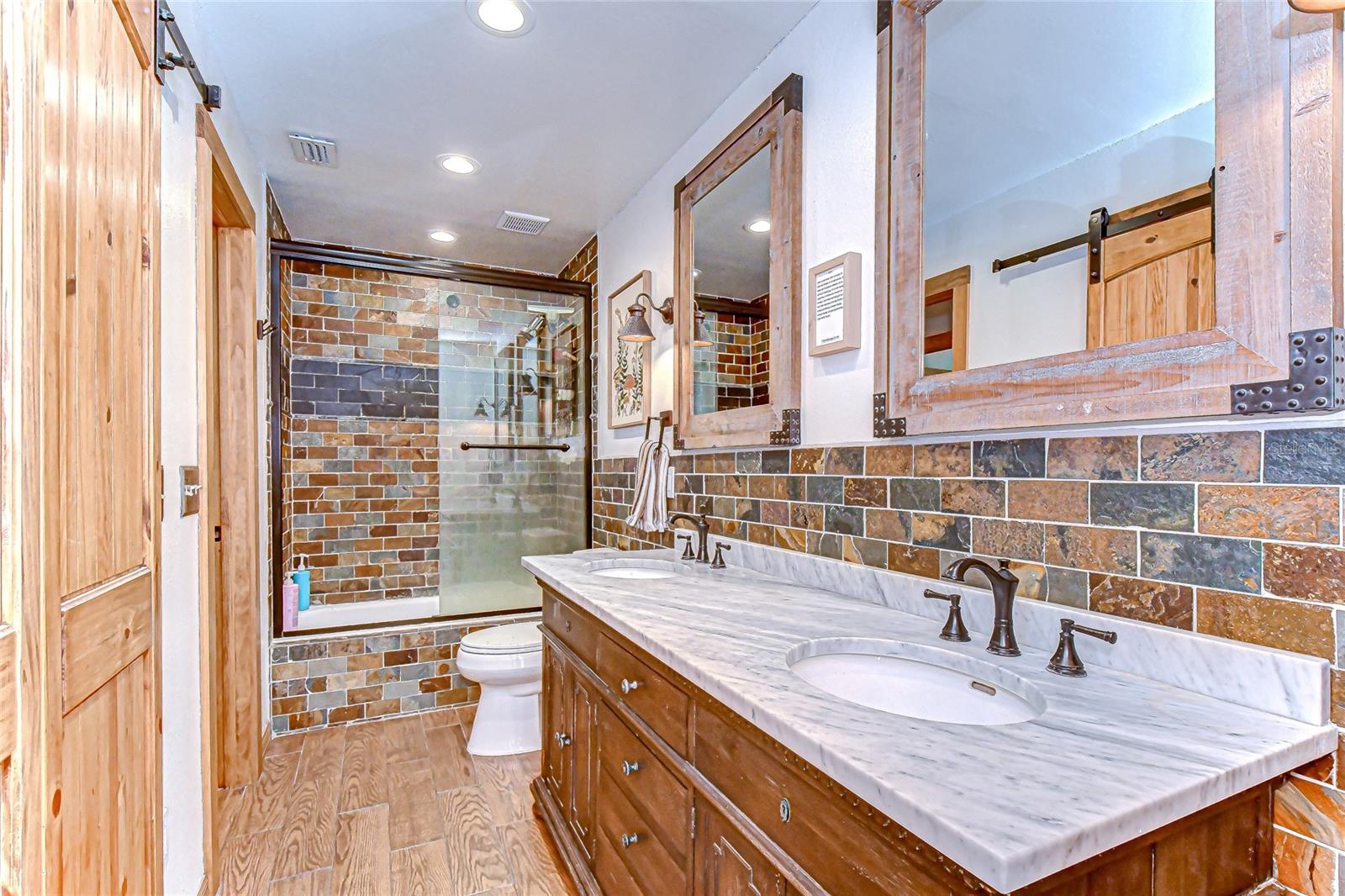 Listing photo id 16 for 4705 Fernstone Court