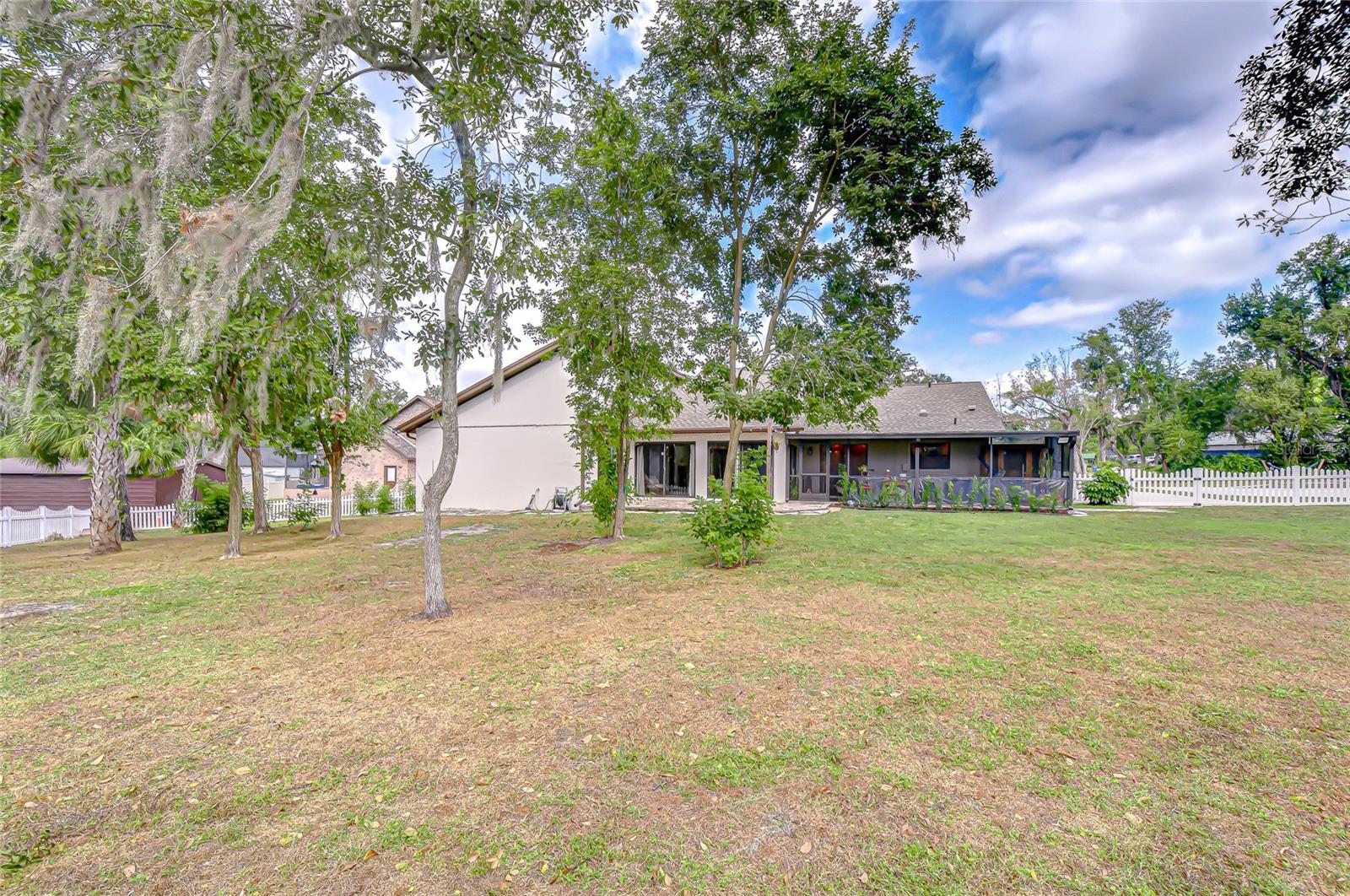 Listing photo id 2 for 4705 Fernstone Court