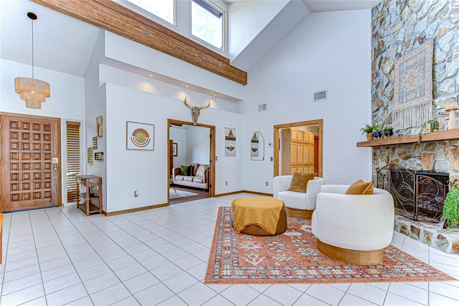 Listing photo id 4 for 4705 Fernstone Court