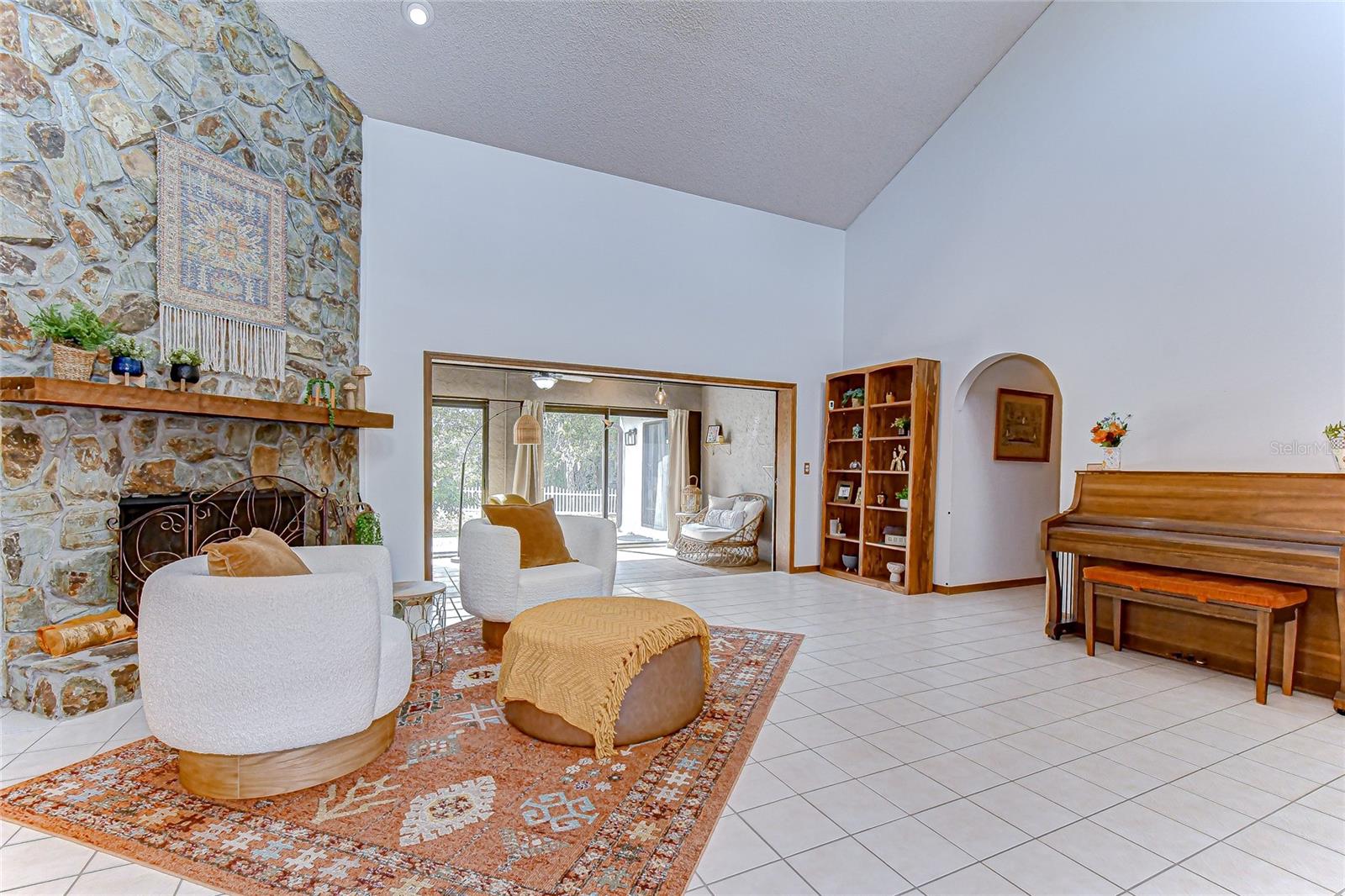 Listing photo id 5 for 4705 Fernstone Court