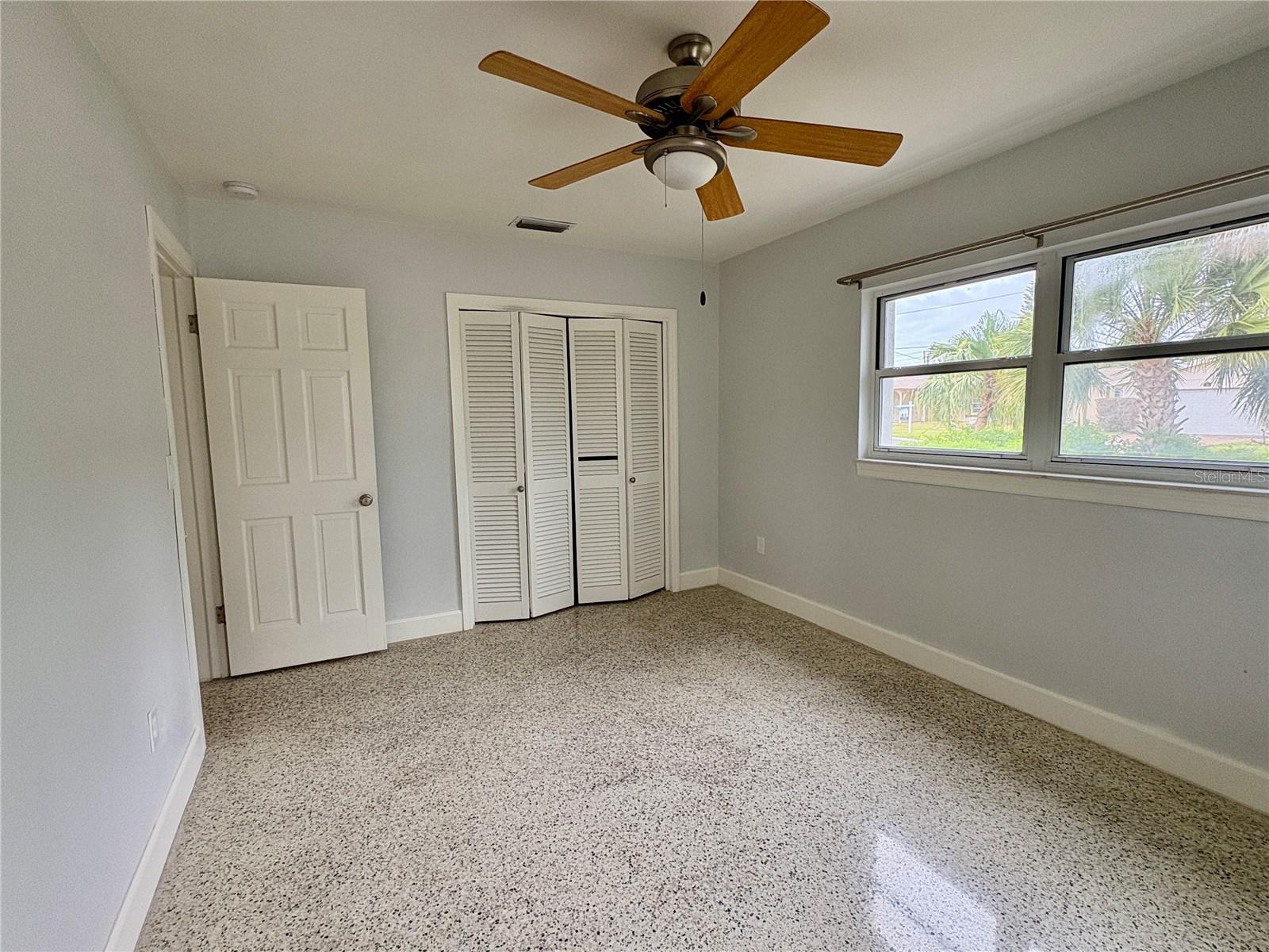 Image 14 of 27 For 941 Palm Drive