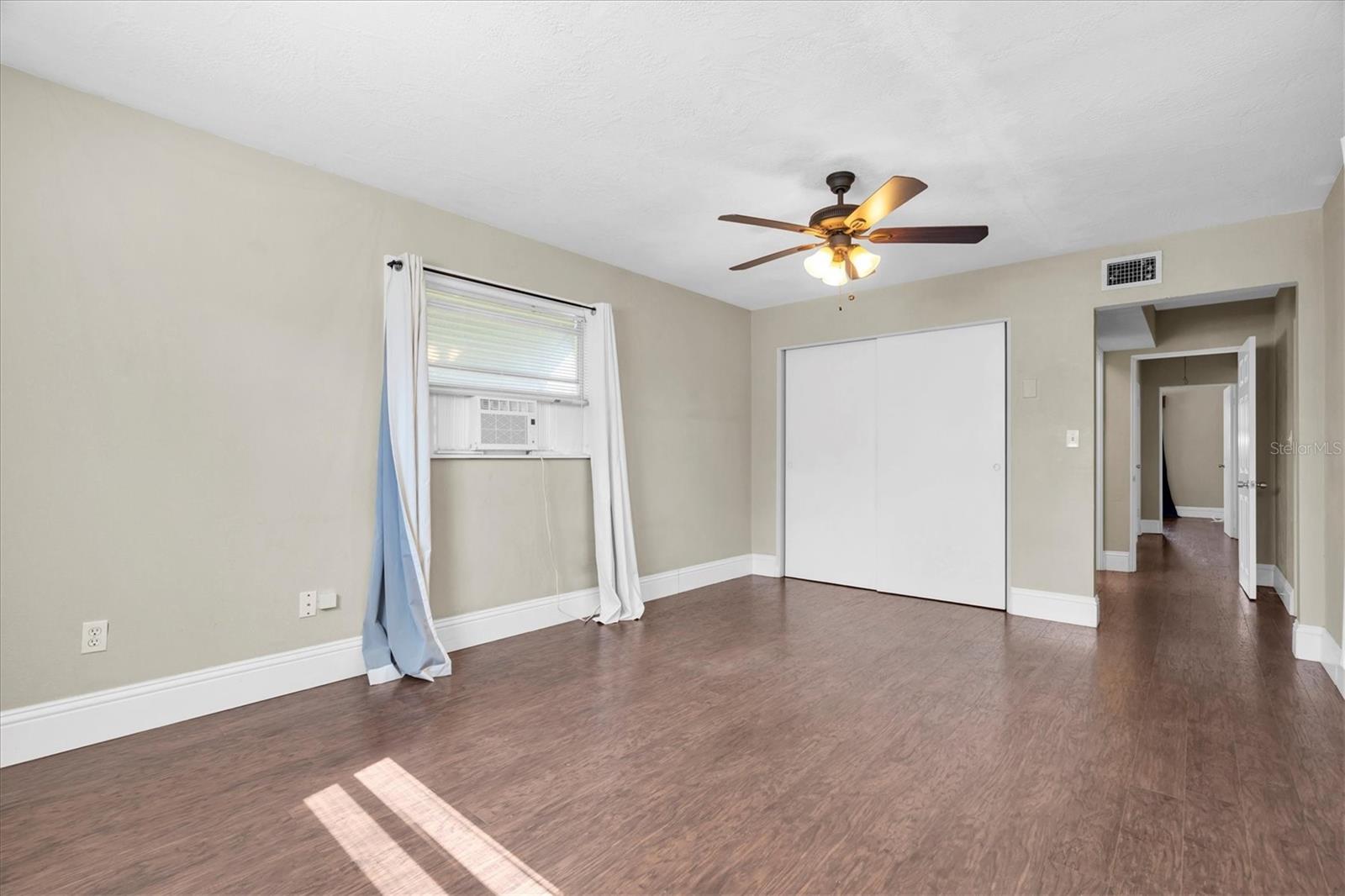 Image 15 of 30 For 618 Glenoak Street N