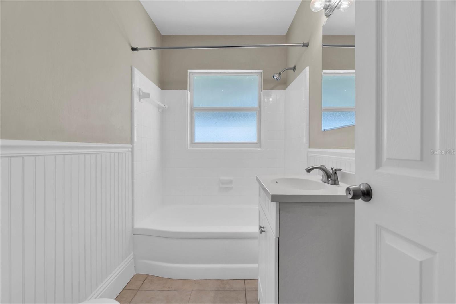 Image 17 of 30 For 618 Glenoak Street N