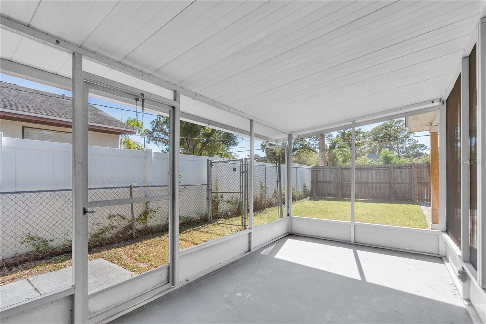 Image 20 of 30 For 618 Glenoak Street N