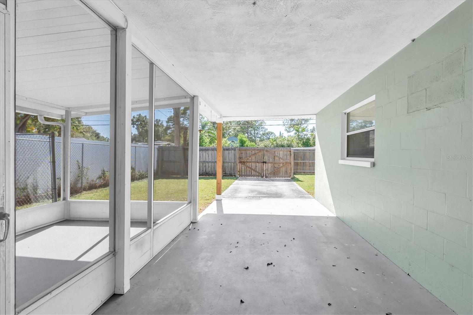 Image 23 of 30 For 618 Glenoak Street N