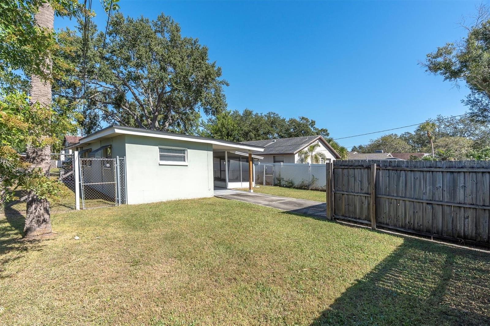 Image 27 of 30 For 618 Glenoak Street N