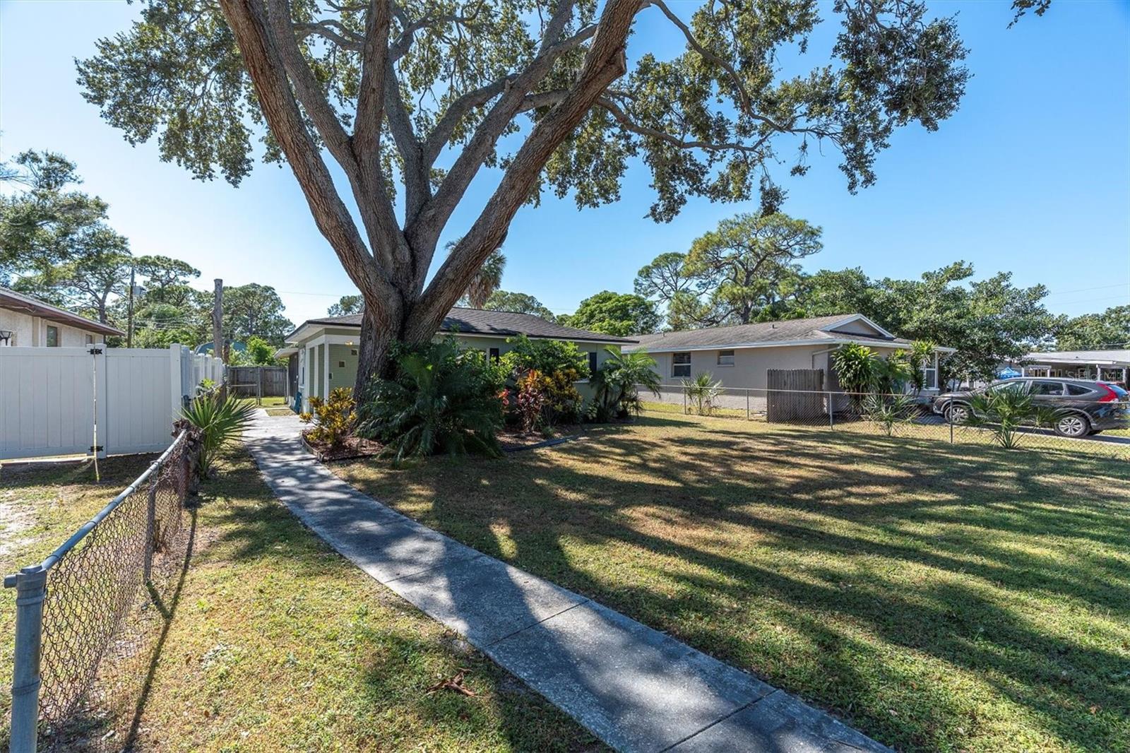 Image 28 of 30 For 618 Glenoak Street N