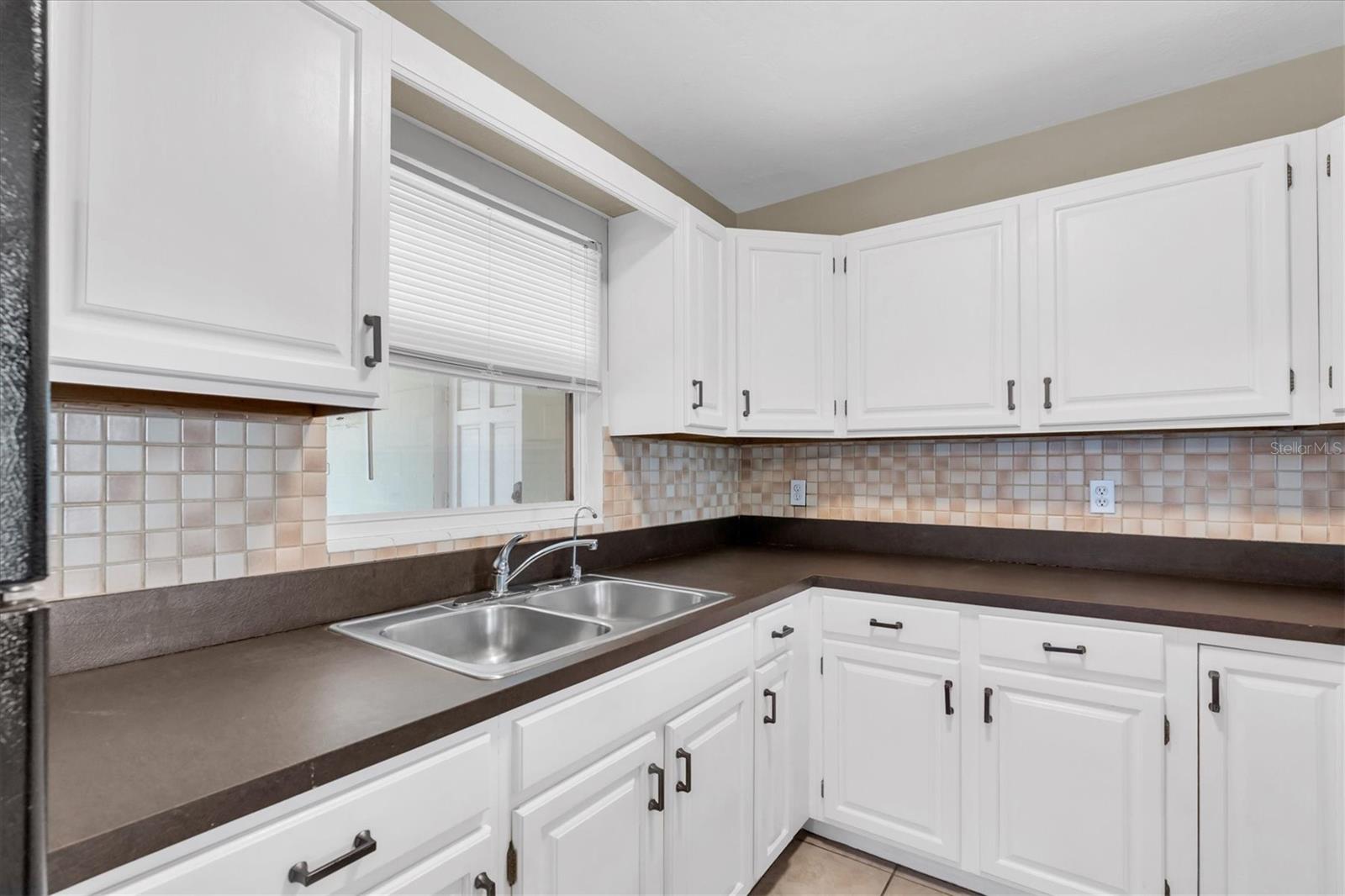 Image 4 of 30 For 618 Glenoak Street N