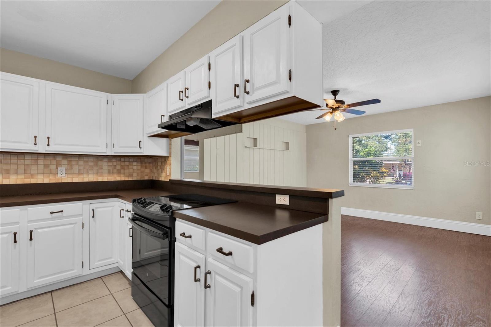 Image 5 of 30 For 618 Glenoak Street N