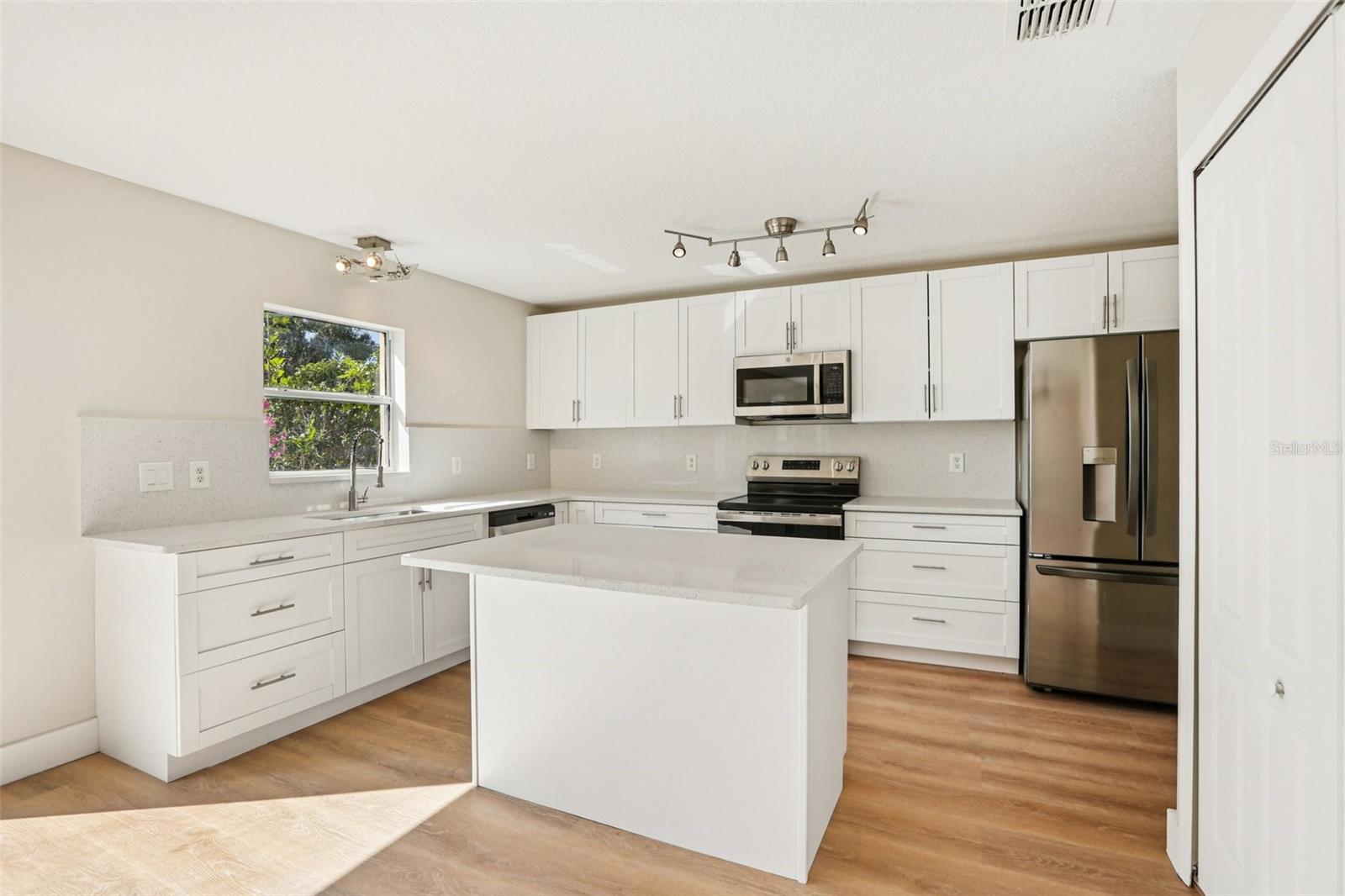 Image 10 of 50 For 807 Brenton Leaf Drive