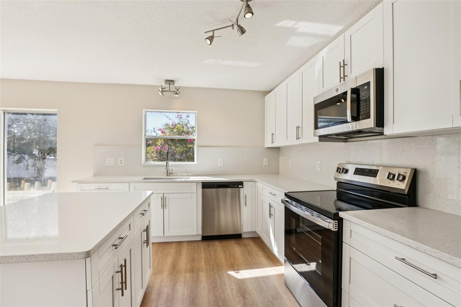 Image 11 of 50 For 807 Brenton Leaf Drive