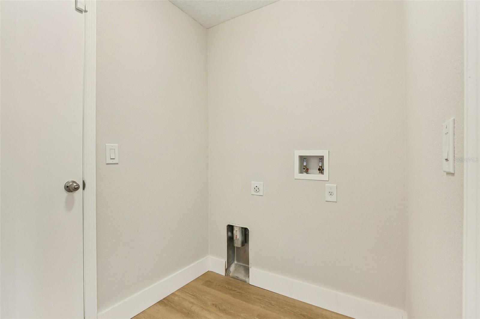 Image 39 of 50 For 807 Brenton Leaf Drive