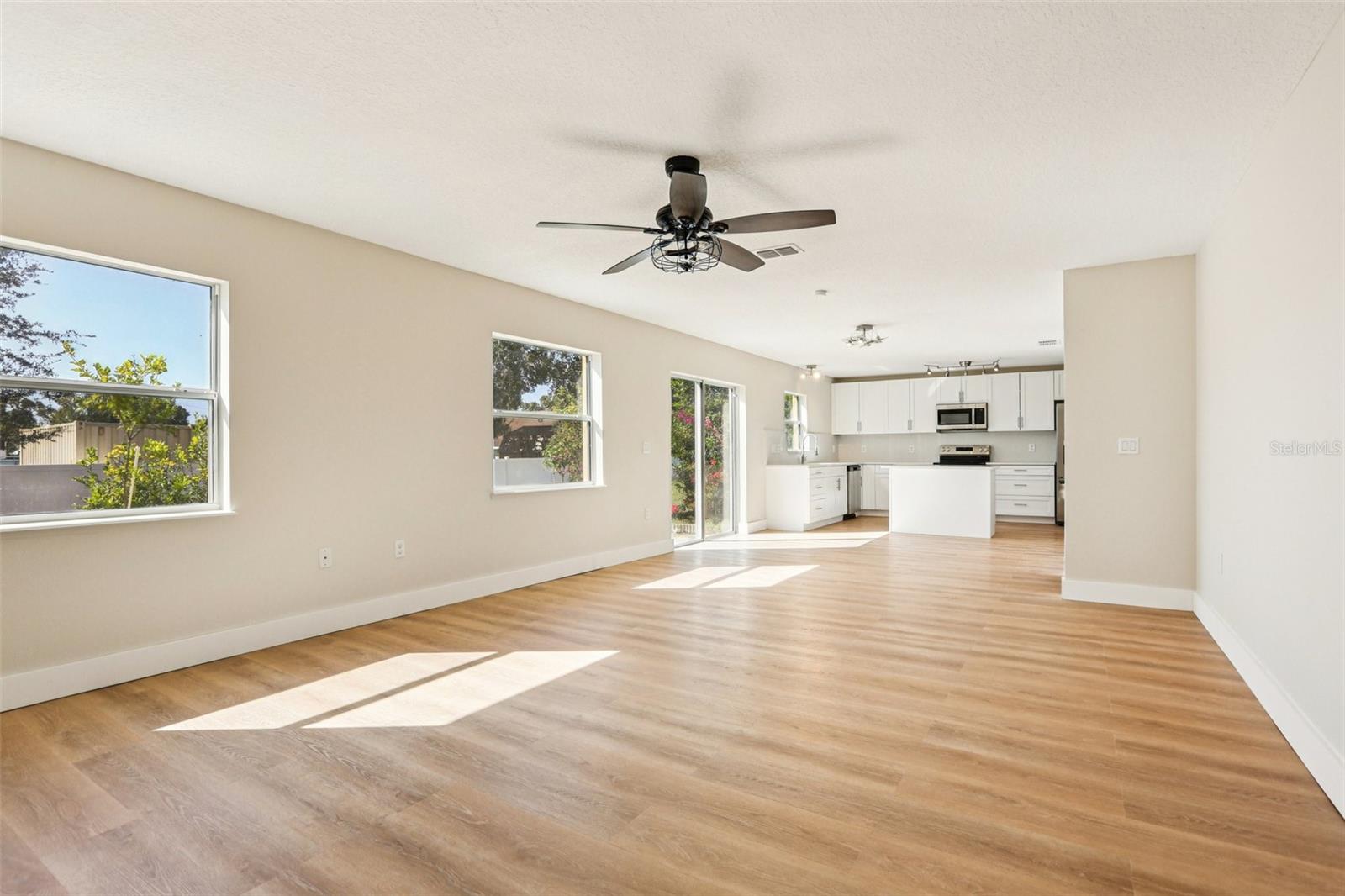 Image 5 of 50 For 807 Brenton Leaf Drive