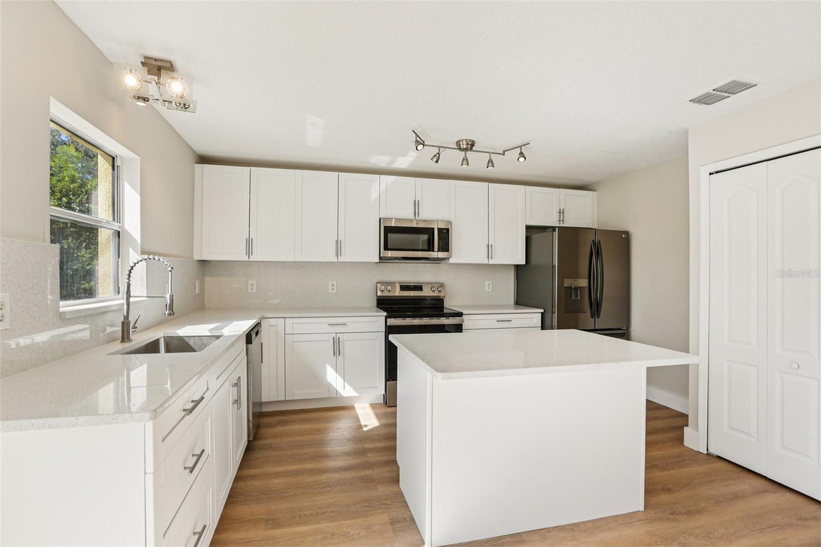 Image 9 of 50 For 807 Brenton Leaf Drive