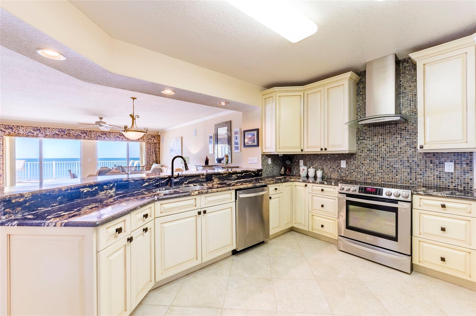 Image 14 of 59 For 16750 Gulf Boulevard 214