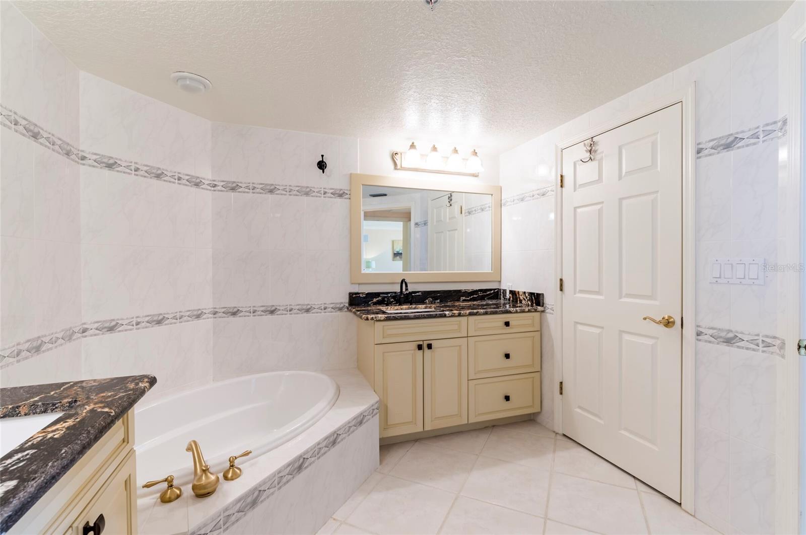 Image 30 of 59 For 16750 Gulf Boulevard 214