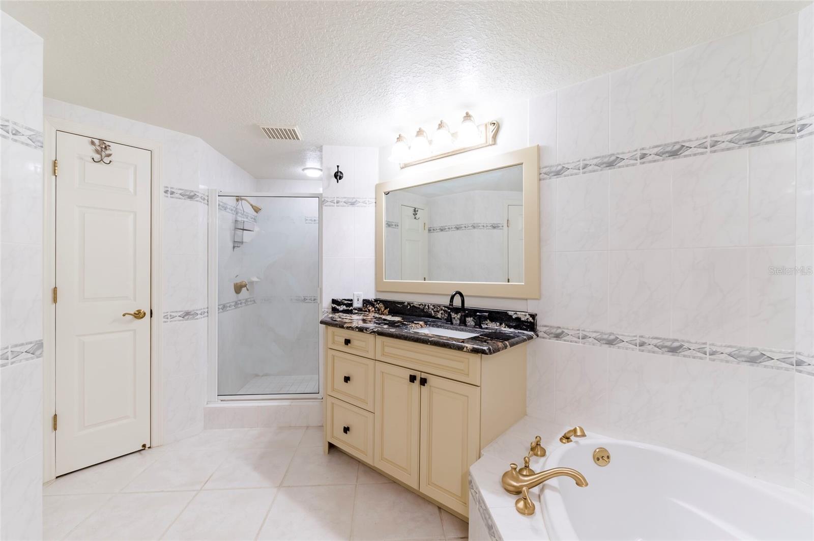 Image 31 of 59 For 16750 Gulf Boulevard 214