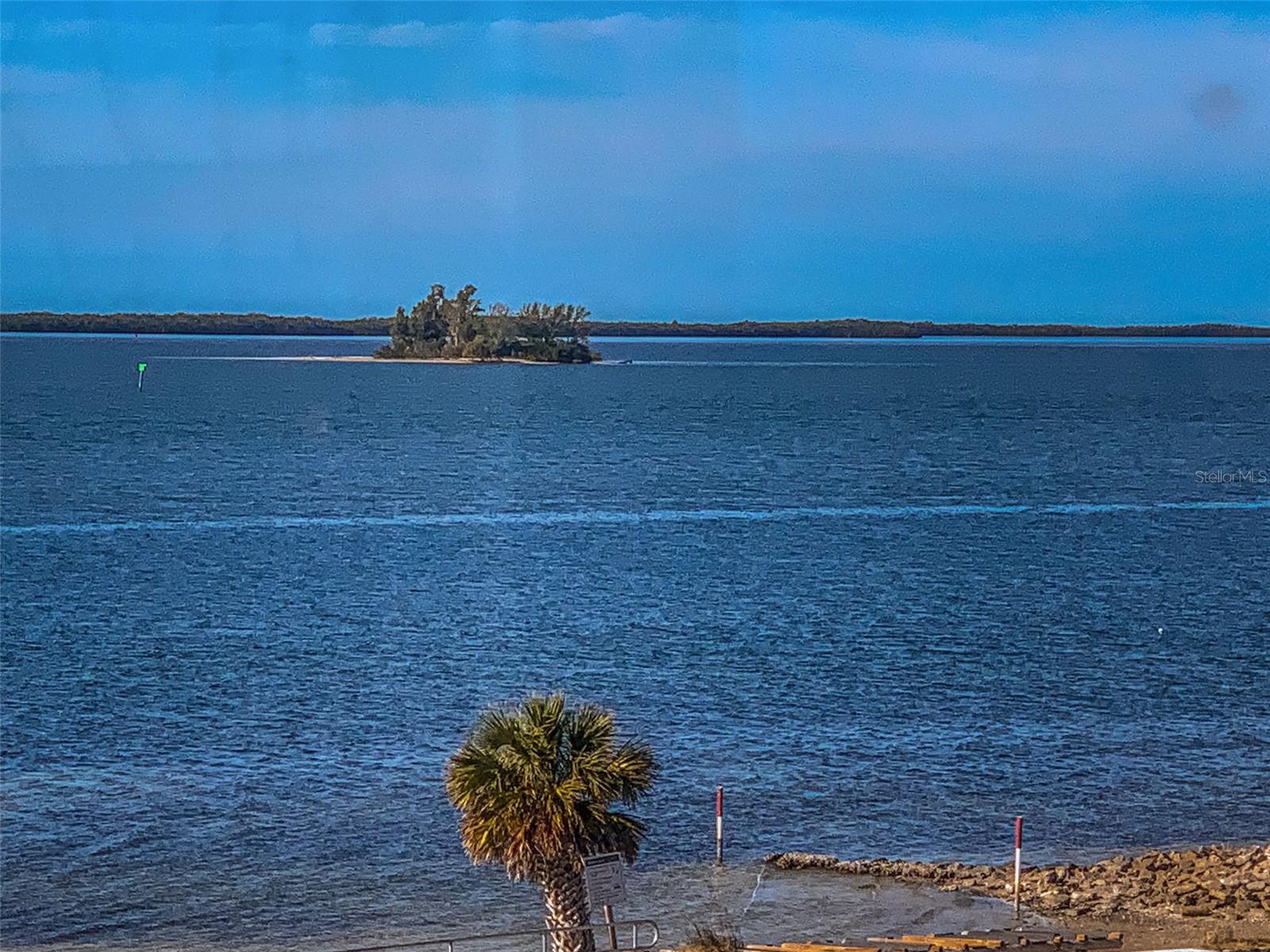 Image 11 of 53 For 634 Edgewater Drive 447