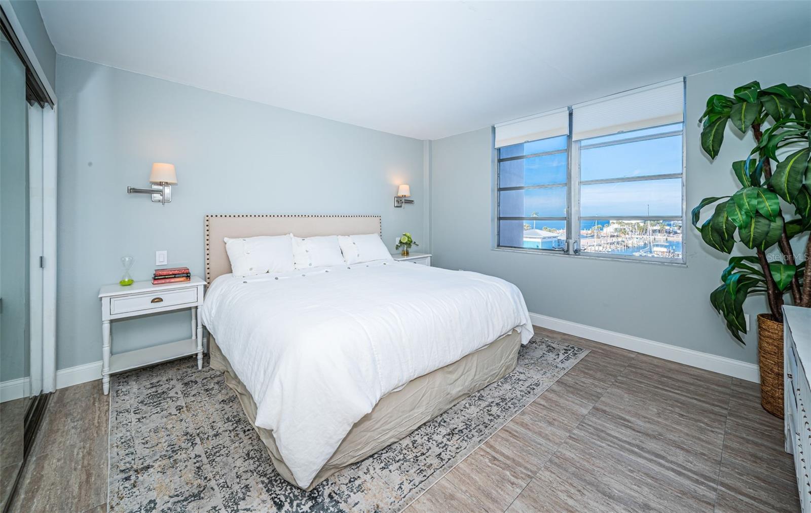 Image 22 of 53 For 634 Edgewater Drive 447