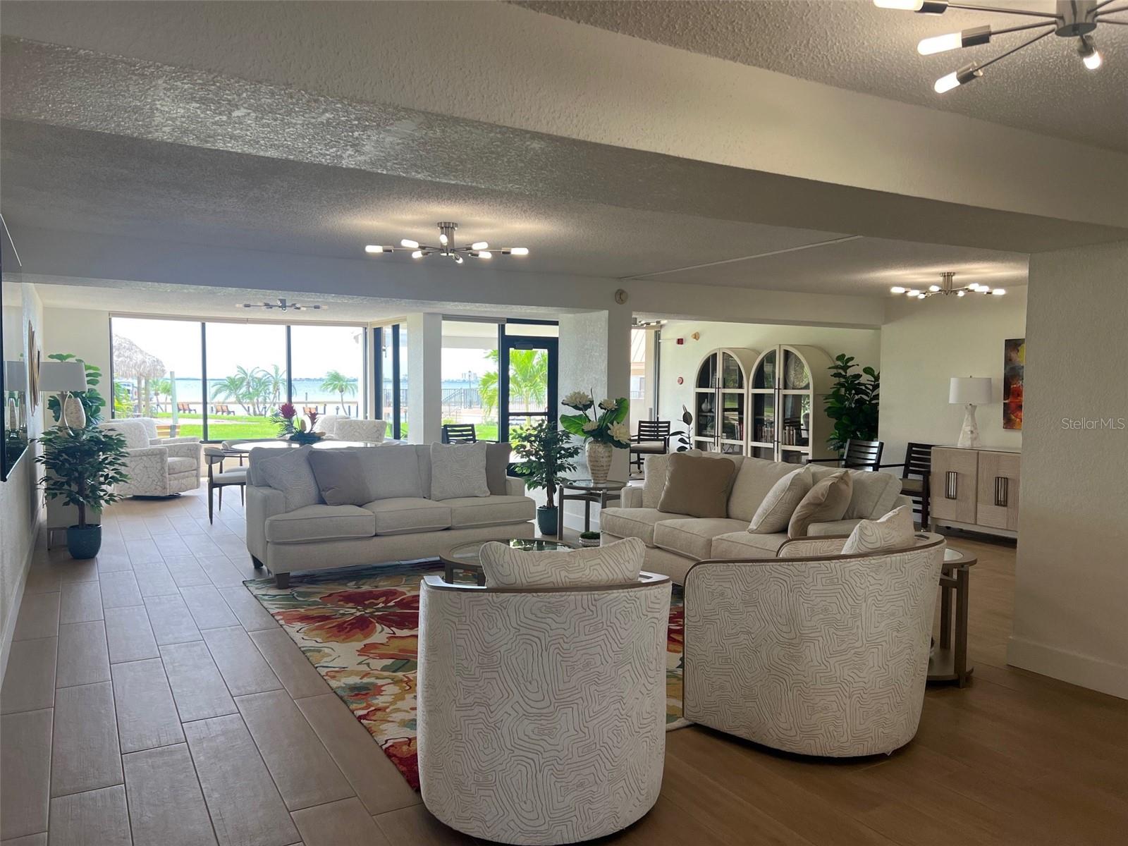 Image 34 of 53 For 634 Edgewater Drive 447