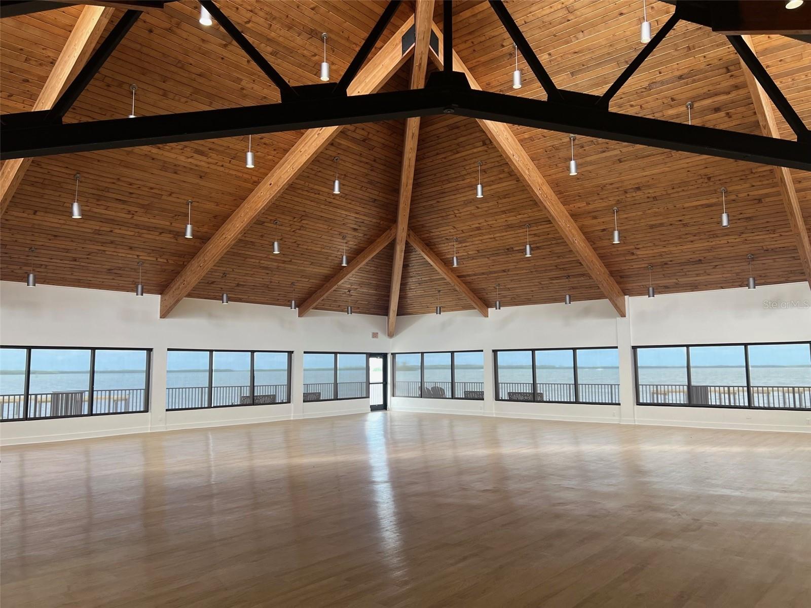 Image 39 of 53 For 634 Edgewater Drive 447