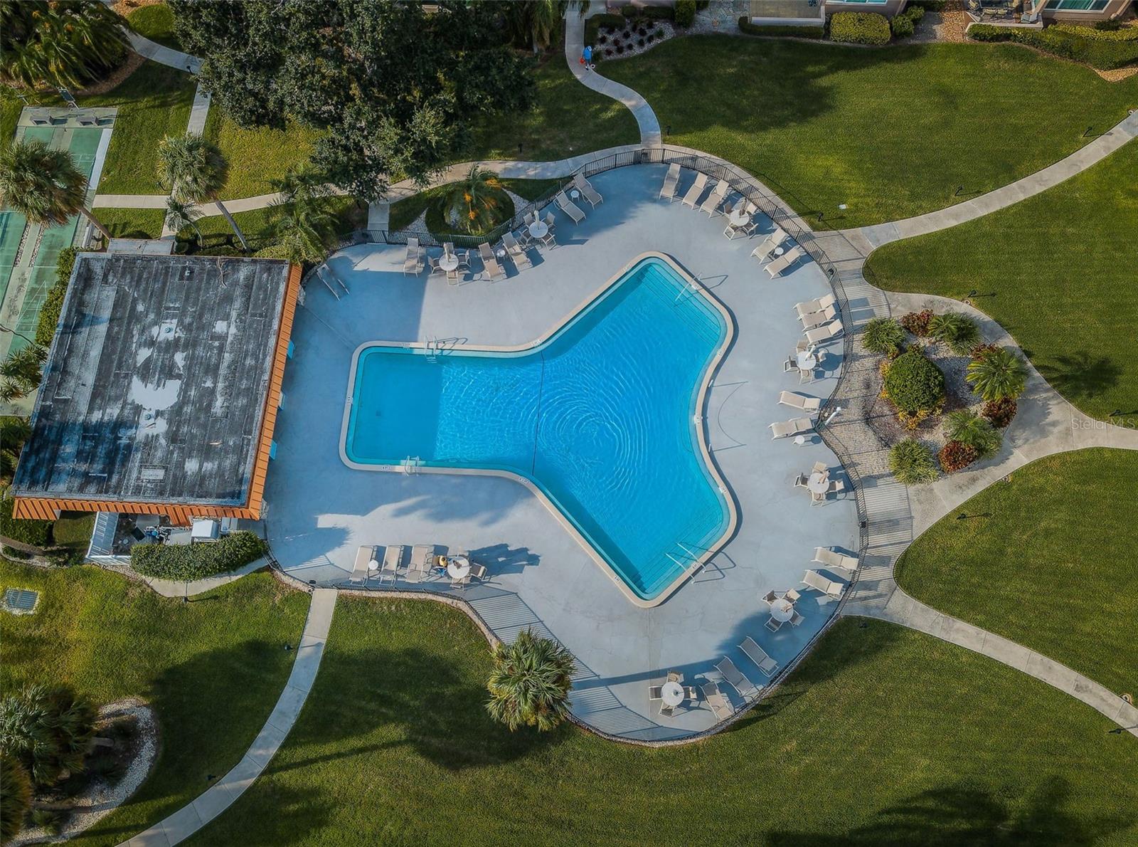 Image 44 of 53 For 634 Edgewater Drive 447