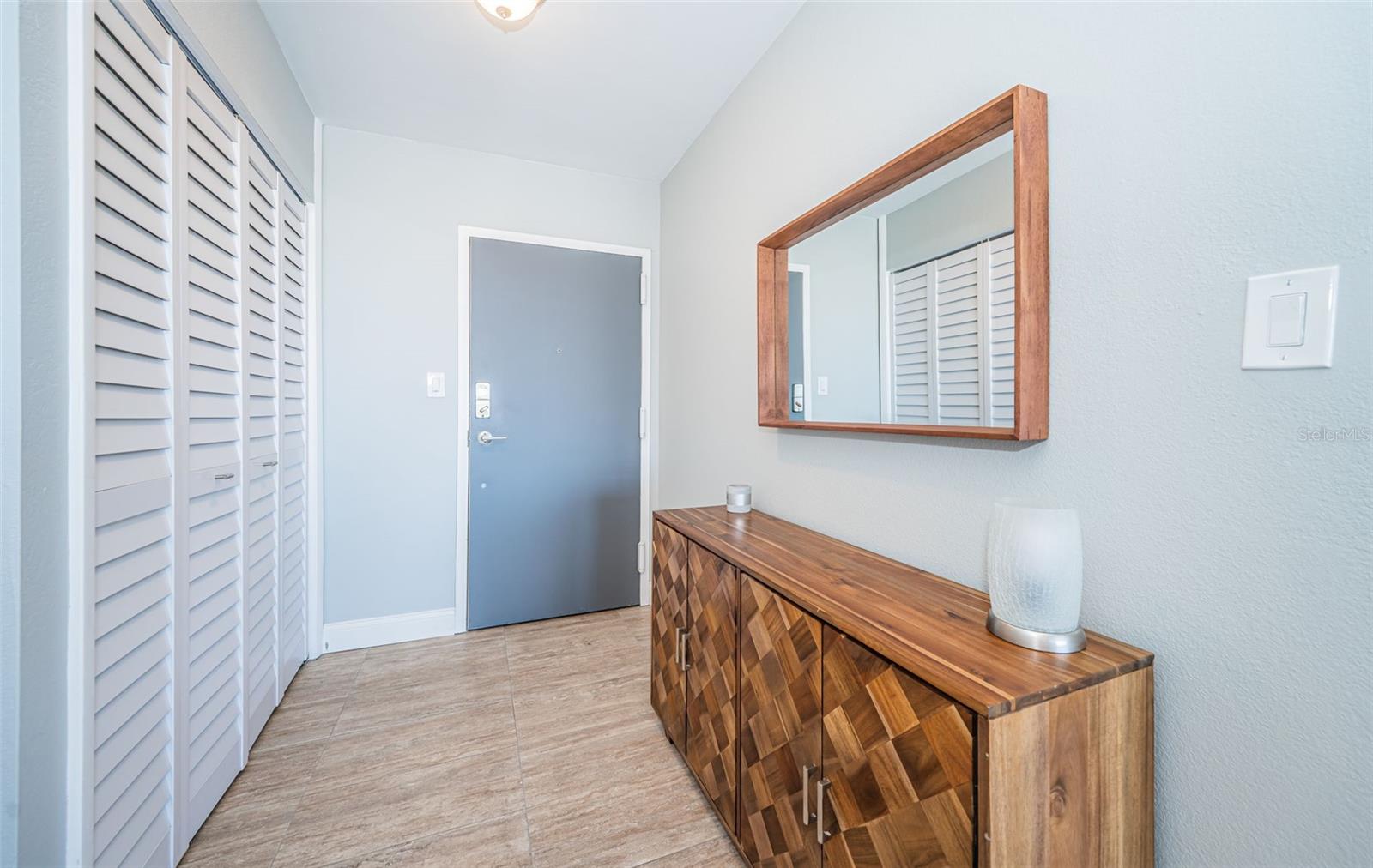 Image 6 of 53 For 634 Edgewater Drive 447